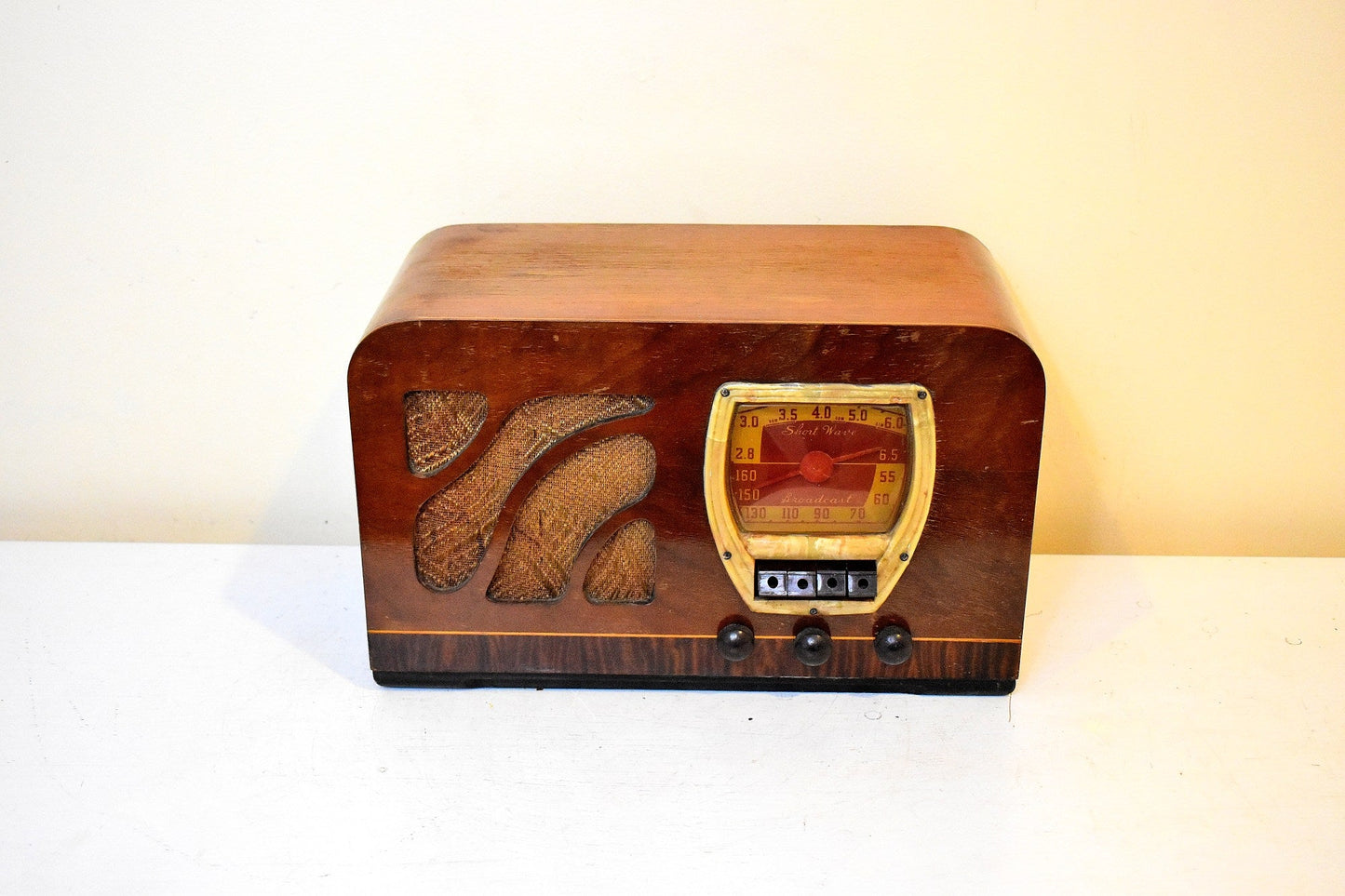 Artisan Crafted Wood 1940 Truetone Model D-1014 Vacuum Tube AM Shortwave Radio! Beautiful Woodwork! Sounds Great!