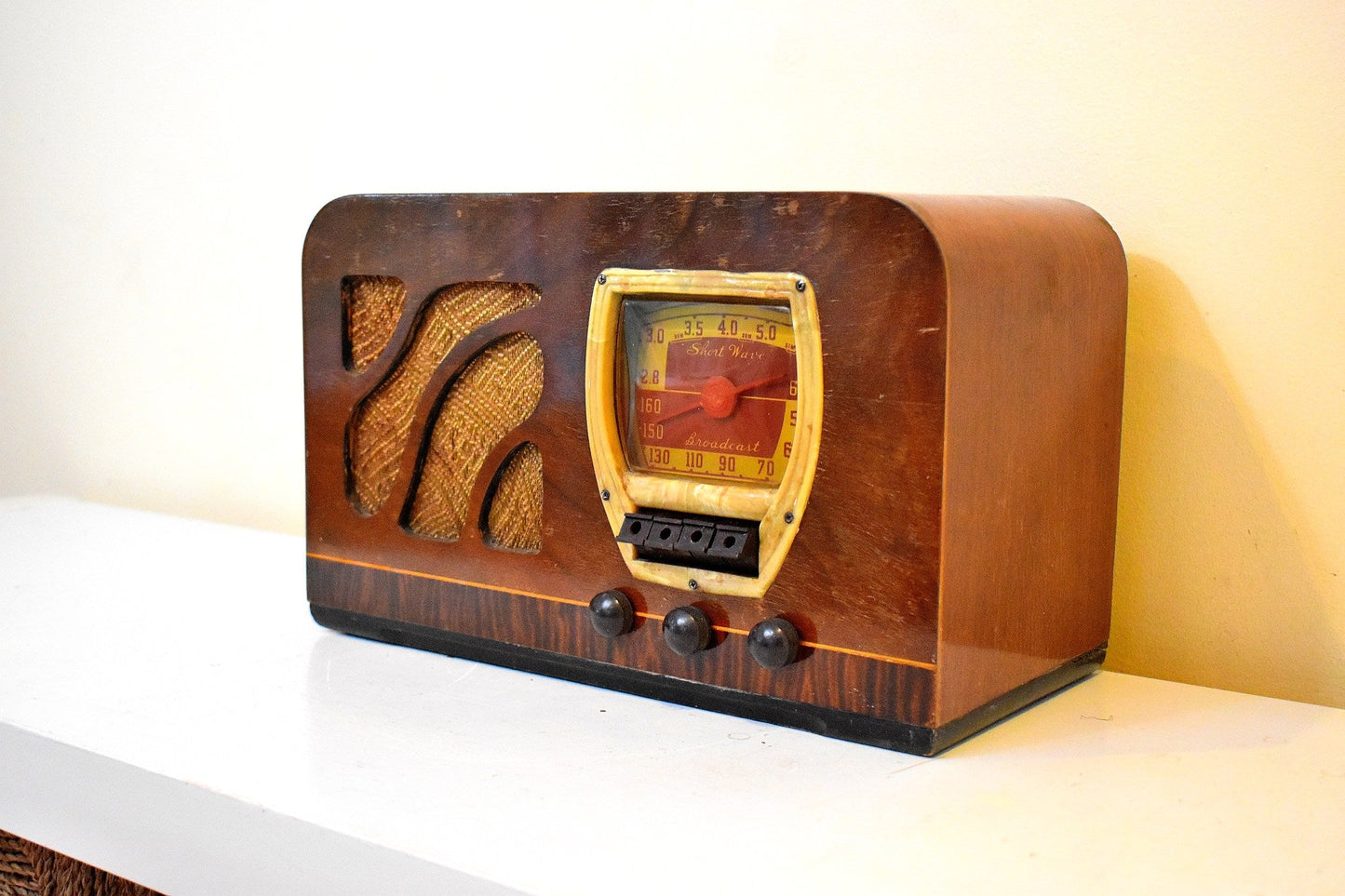 Artisan Crafted Wood 1940 Truetone Model D-1014 Vacuum Tube AM Shortwave Radio! Beautiful Woodwork! Sounds Great!