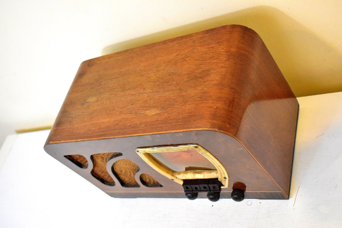 Artisan Crafted Wood 1940 Truetone Model D-1014 Vacuum Tube AM Shortwave Radio! Beautiful Woodwork! Sounds Great!